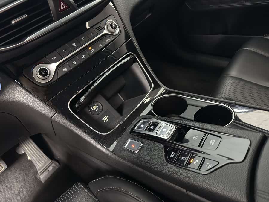 Hyundai Santa Fe 2020 car image #9