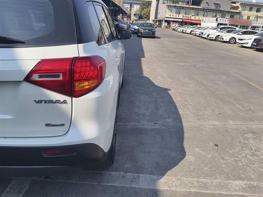 Suzuki Vitara 2016 car image #9
