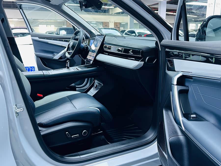 GEELY Boyue L 2024 car image #9