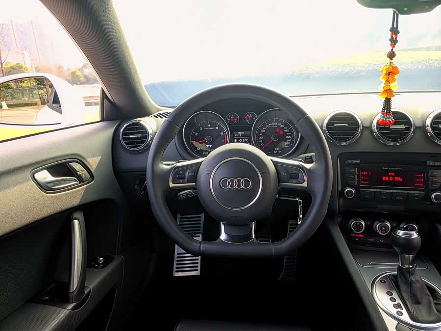 Audi TT 2013 car image #9