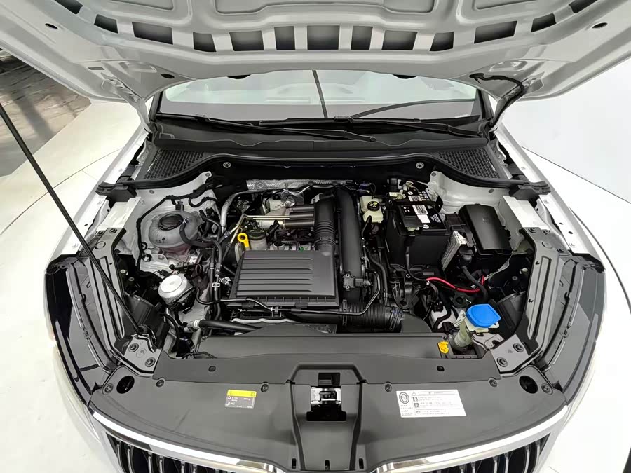 Skoda Karoq 2023 изображение автомобиля #9