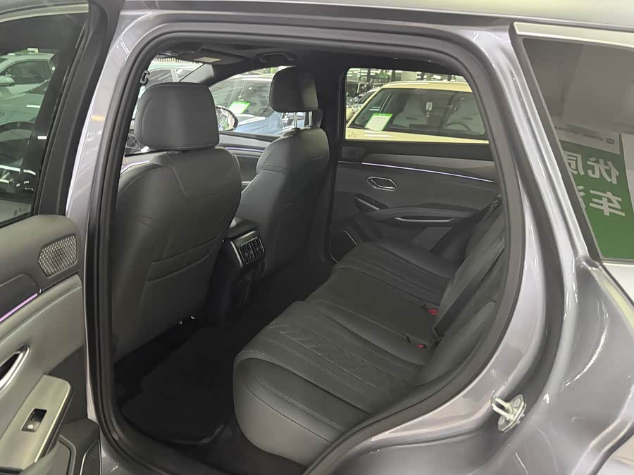 BYD SongL DM-i 2025 #9 BYD SongL DM-i 2025 car image #9