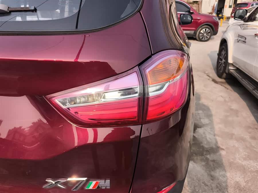 SWM X7 2018 изображение автомобиля #9