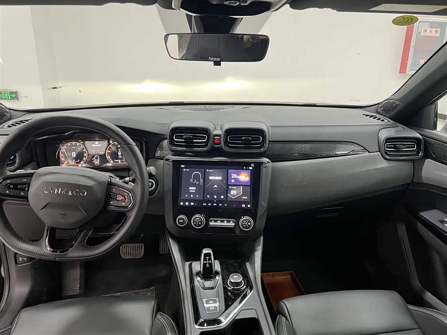 Lynk & Co 03 2018 car image #9