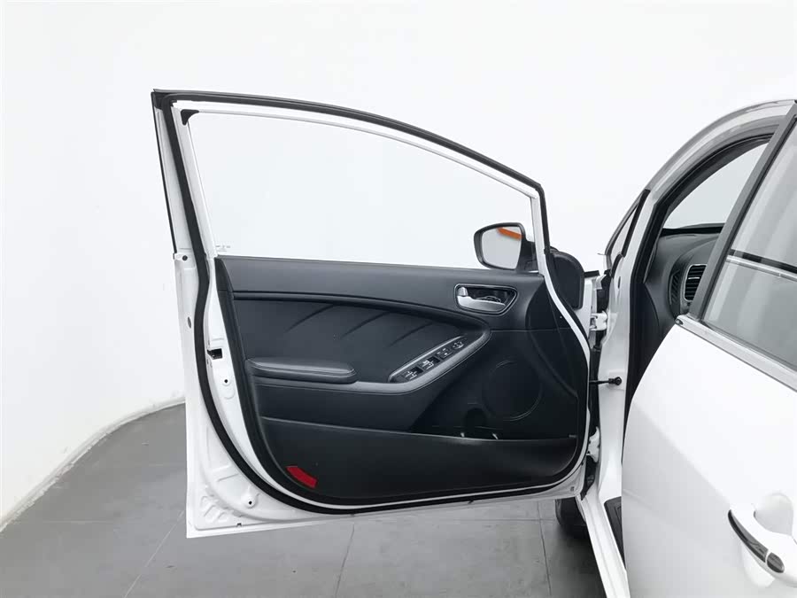 Kia K3 2016 car image #9