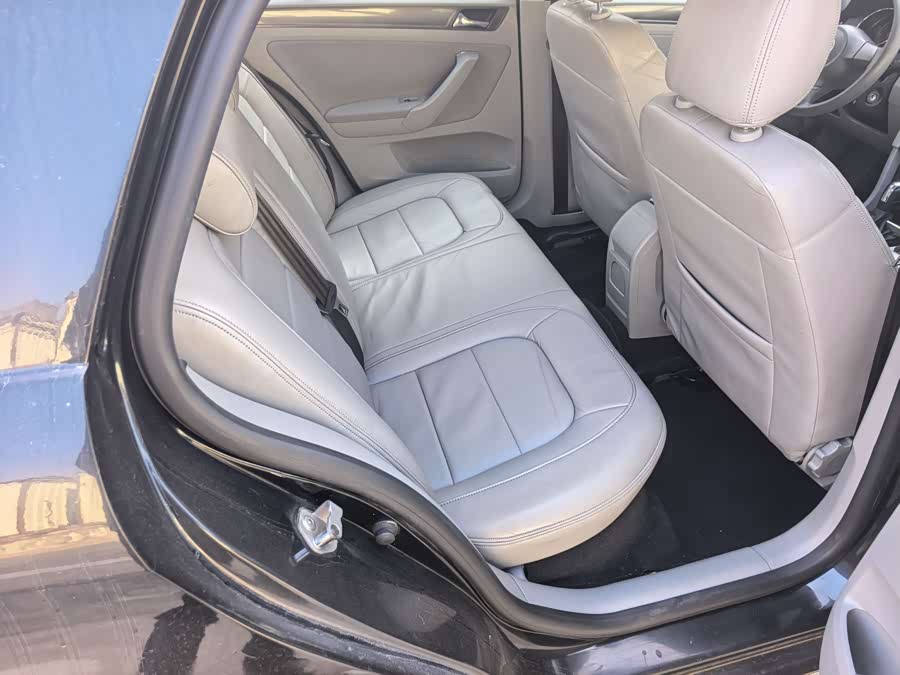 Volkswagen Bora 2013 car image #9