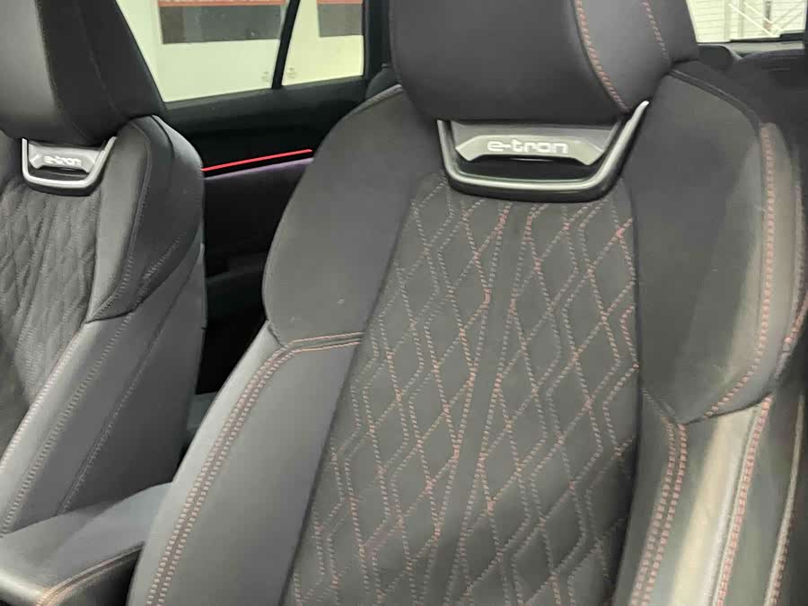 Audi Q5 e-tron 2022 صورة سيارة #9