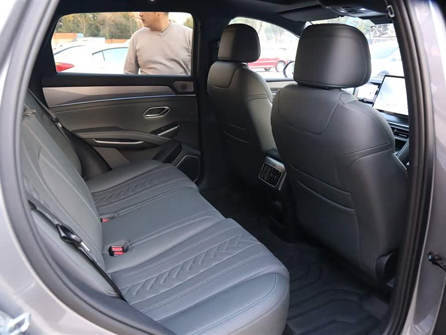 BYD SongL DM-i 2025 car image #9