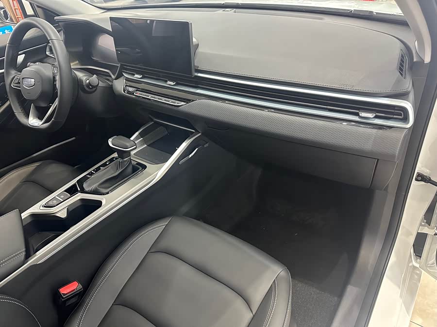 GEELY Emgrand 2025 car image #9
