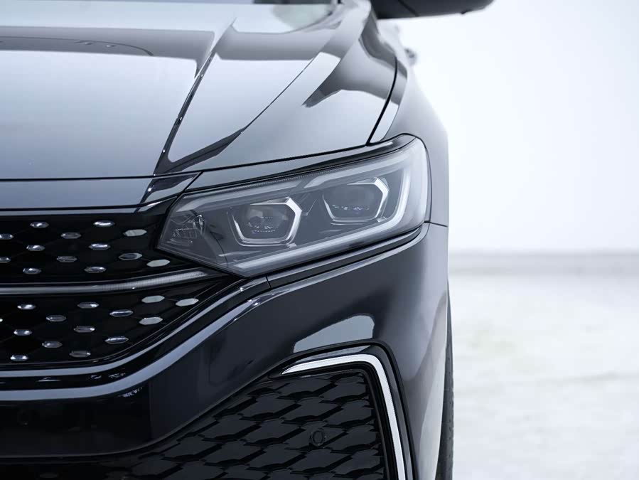 Volkswagen Passat 2023 immagine di auto #9