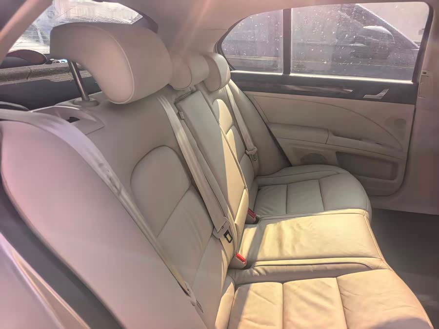 Skoda Superb 2013 car image #9