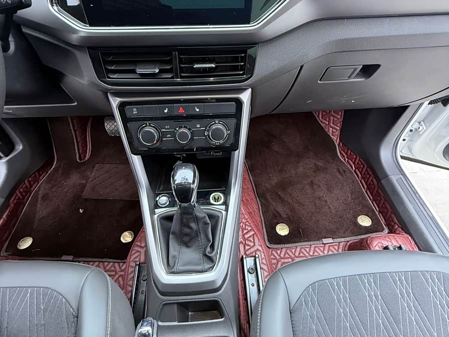 Volkswagen T-Cross 2021 car image #9