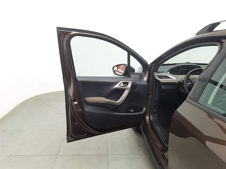 Peugeot 2008 2014 car image #9