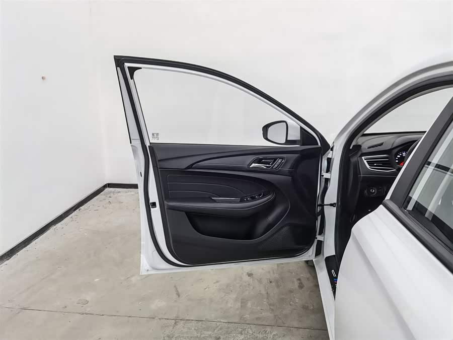 Roewe i5 2020 car image #9