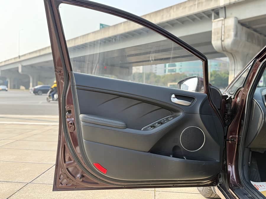Kia K3 2014 car image #9