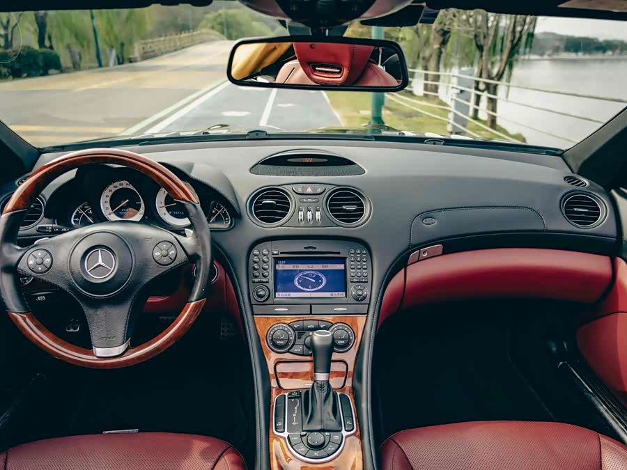 Mercedes-Benz SL Class 2009 car image #9