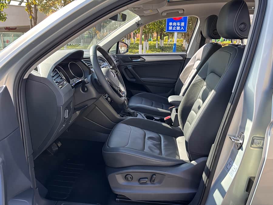 Volkswagen Tiguan L 2018 #9 Volkswagen Tiguan L 2018 car image #9