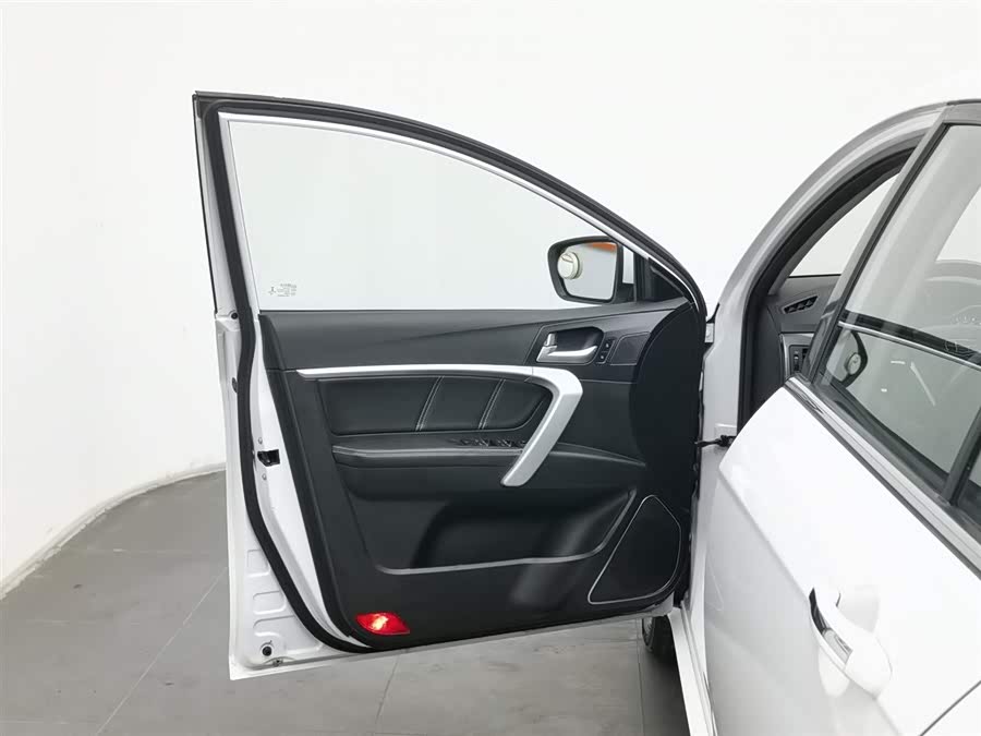 GEELY Emgrand 2017 car image #9