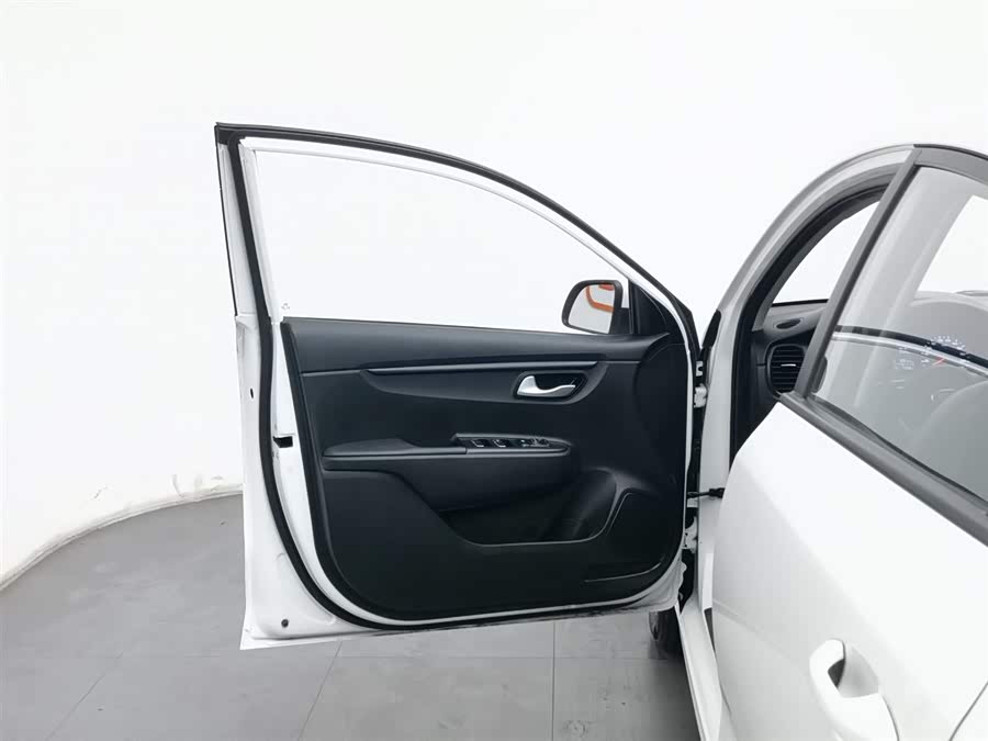 Kia K2 2017 car image #9