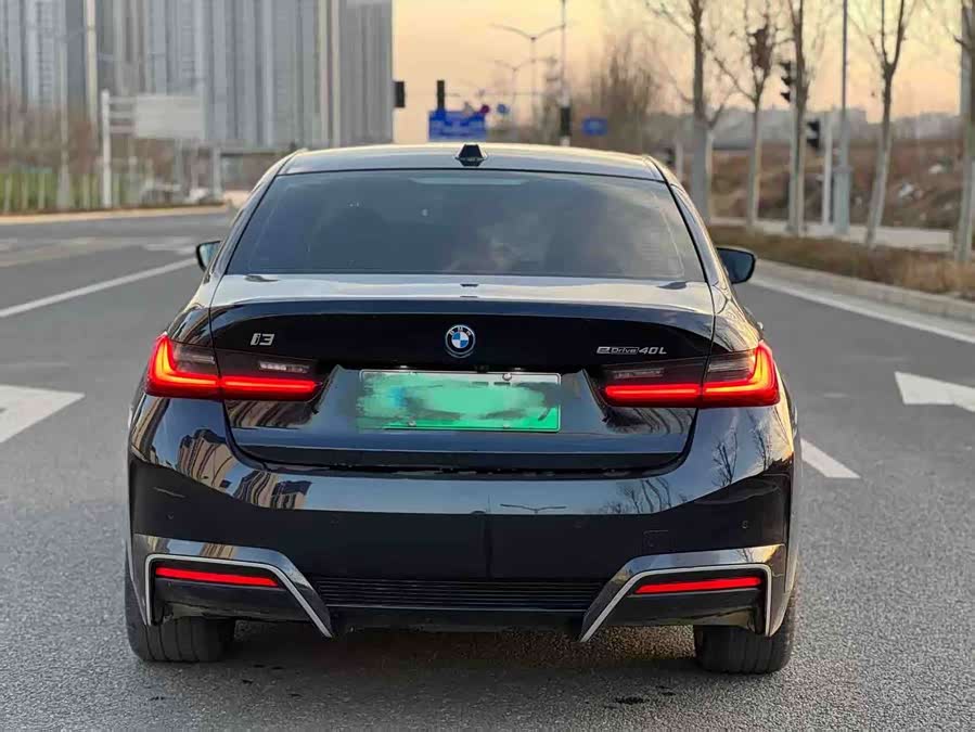 BMW i3 2024 car image #9