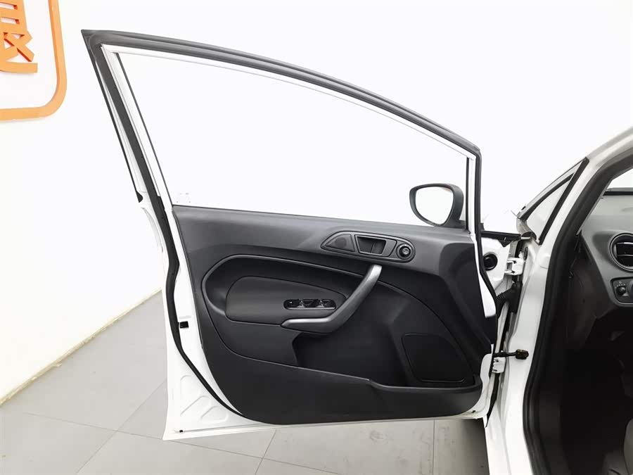 Ford Fiesta 2014 car image #9