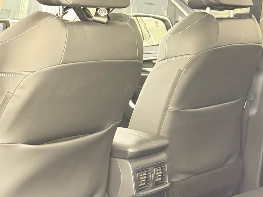 Toyota RAV4 2021 car image #9