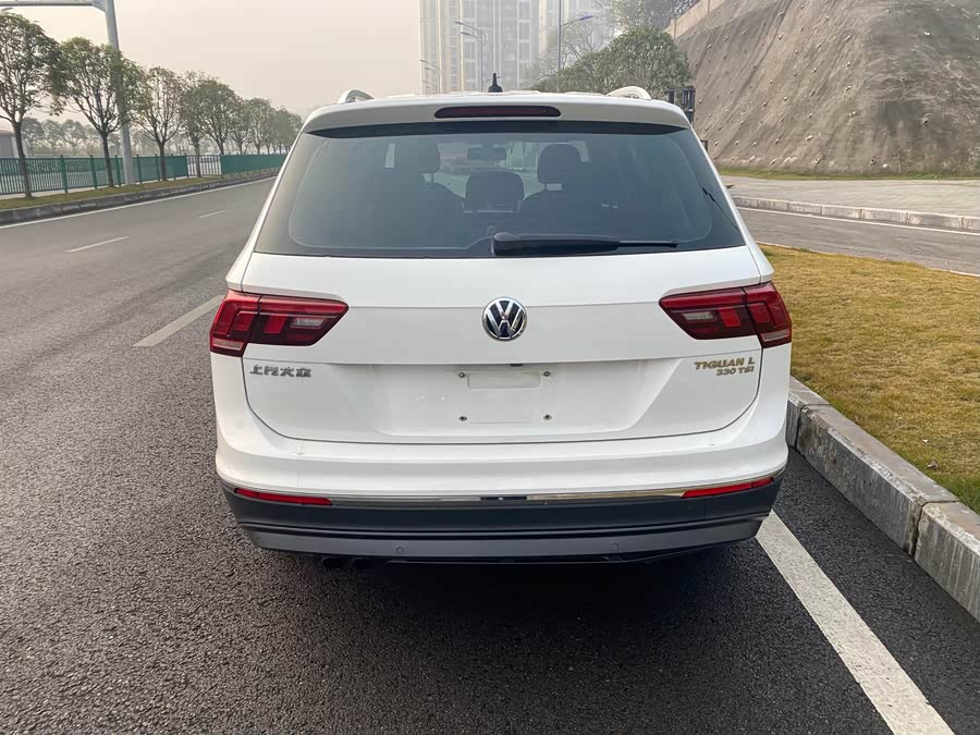 Volkswagen Tiguan L 2017 car image #9