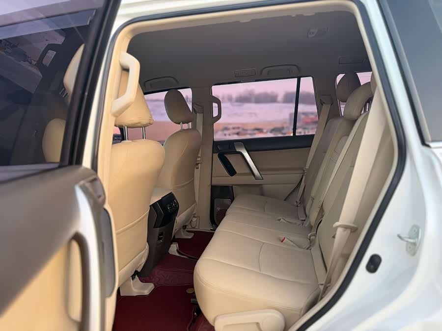 Toyota Land Cruiser Prado 2018 car image #9