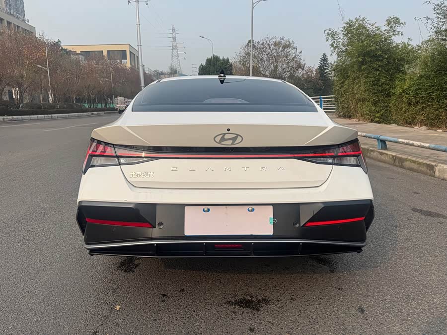 Hyundai Elantra 2025 immagine di auto #9
