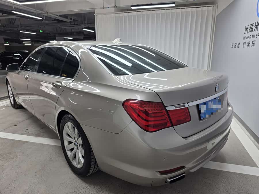 BMW 7 Series 2011 car image #9