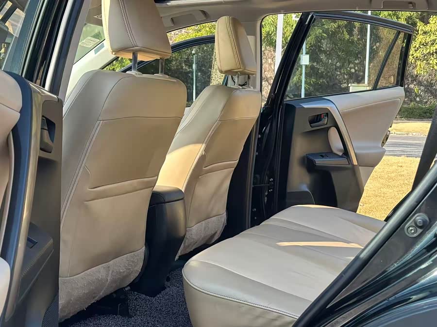 Toyota RAV4 2014 изображение автомобиля #9