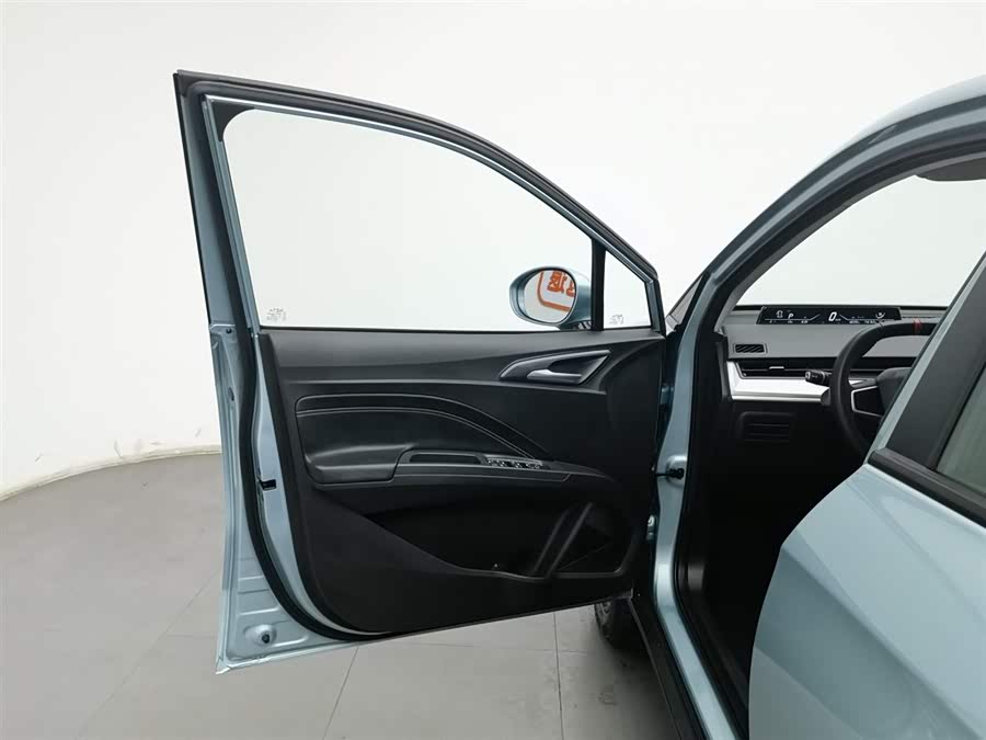 哪吒汽车 哪吒V 2021 汽车图片 #9