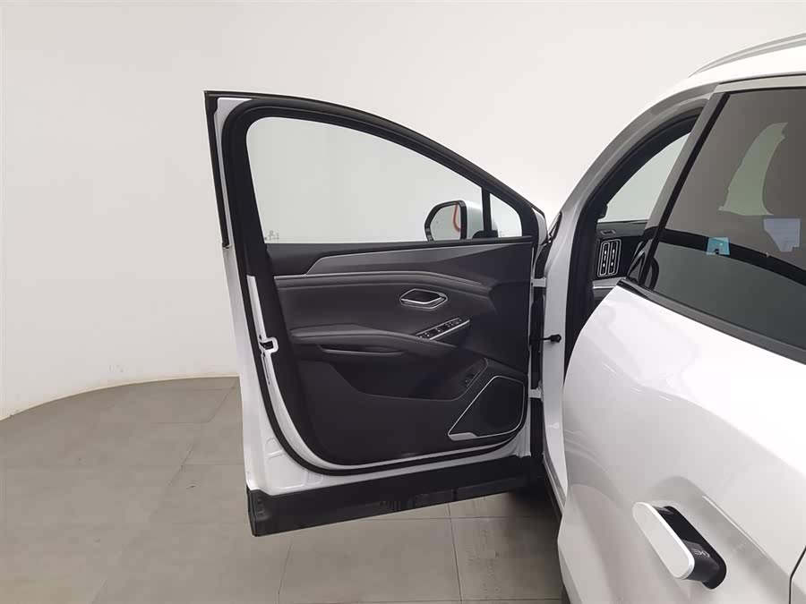 BYD SongL DM-i 2025 car image #9