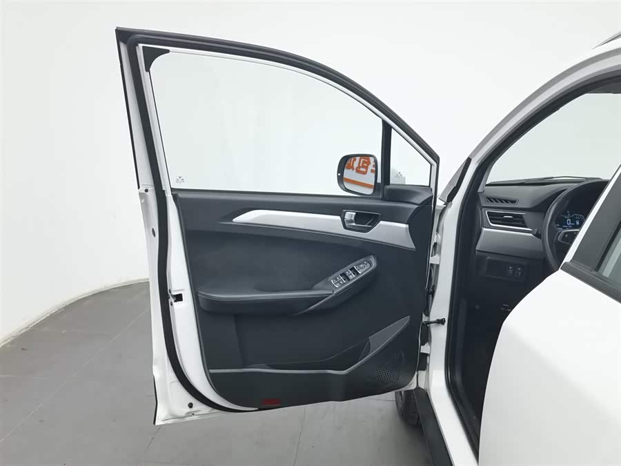 哪吒汽车 哪吒N01 2020 #9 哪吒汽车 哪吒N01 2020 汽车图片 #9