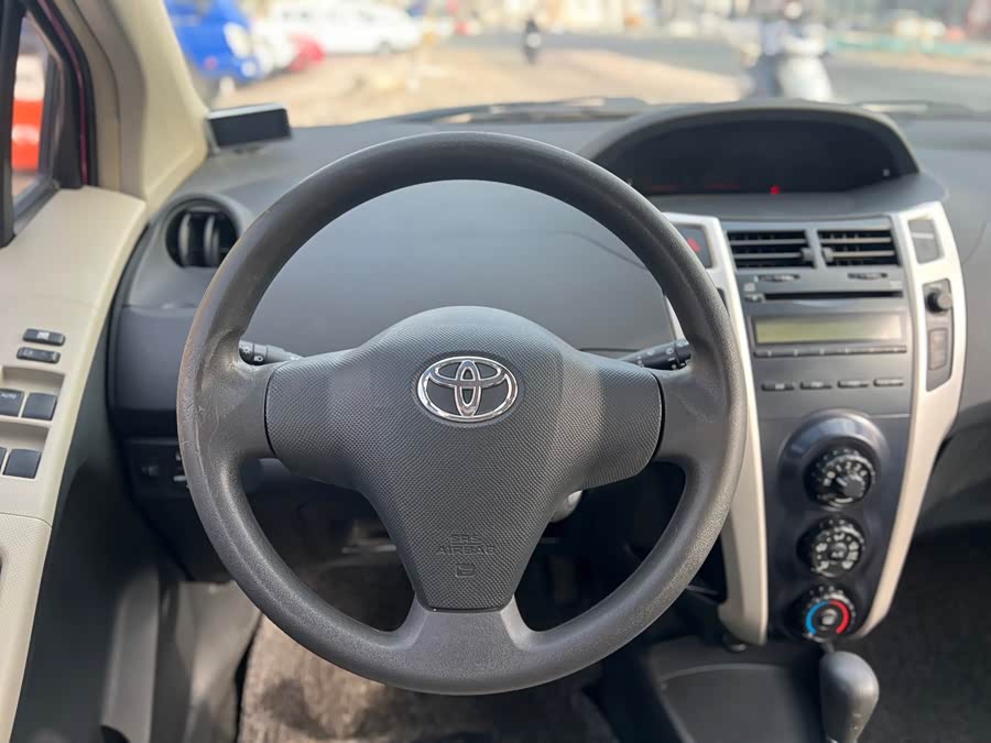 Toyota Yaris 2011 imagen de coche #9