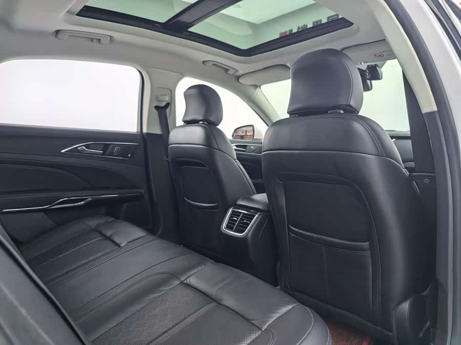 Ford Taurus 2019 car image #9