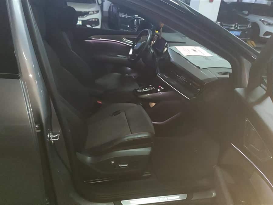 Audi Q5 e-tron 2023 #9 Audi Q5 e-tron 2023 صورة سيارة #9