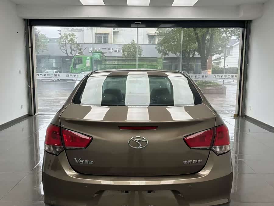 Soueast V5 Lingzhi 2015 #9 Soueast V5 Lingzhi 2015 car image #9