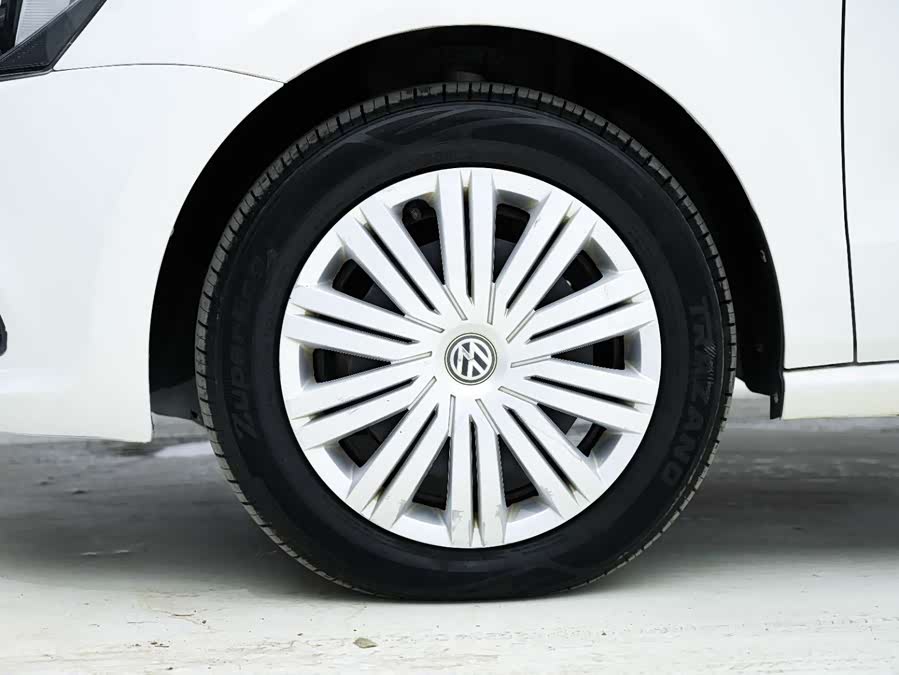 Volkswagen Polo 2016 car image #9
