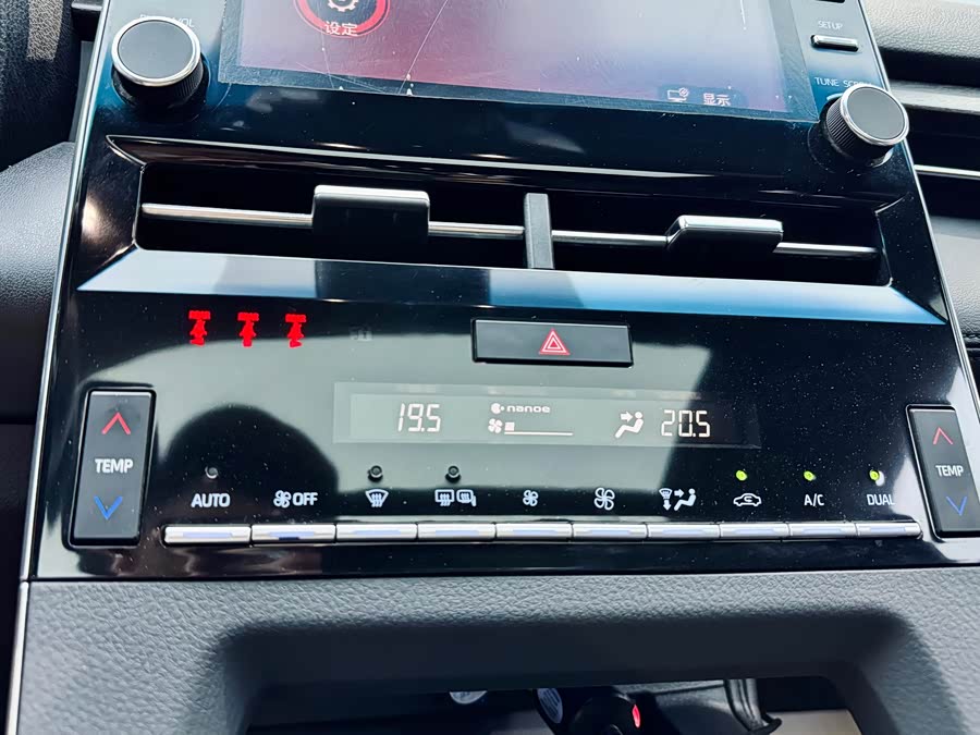 Toyota Avalon 2021 car image #9