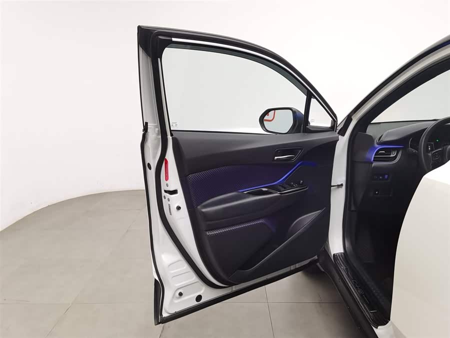 Toyota C-HR 2019 immagine di auto #9