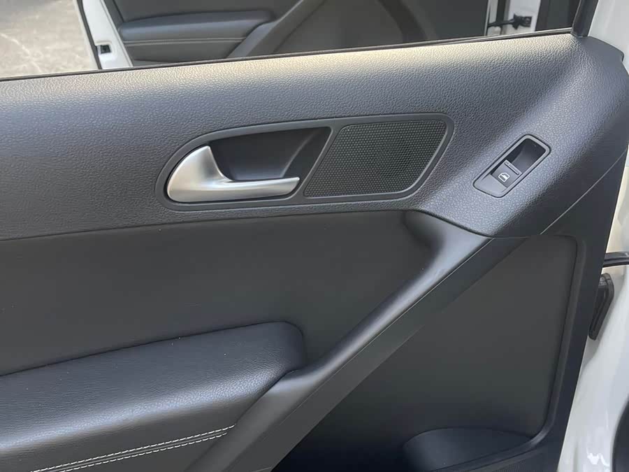 Volkswagen Tiguan 2017 #9 Volkswagen Tiguan 2017 car image #9