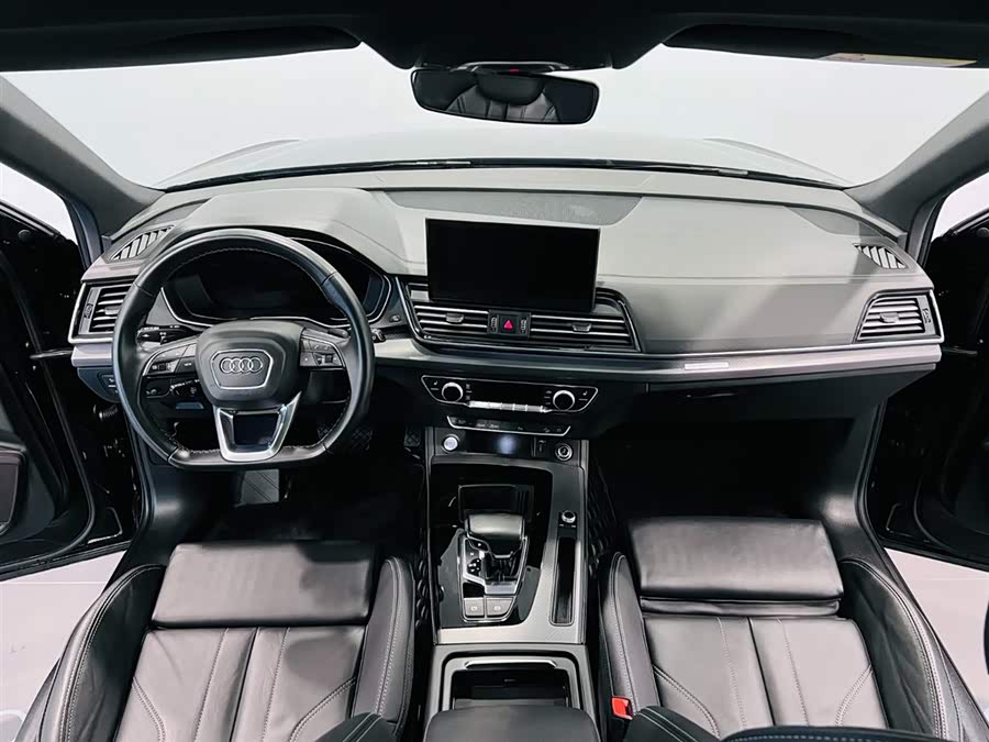 Audi Q5L 2023 car image #9