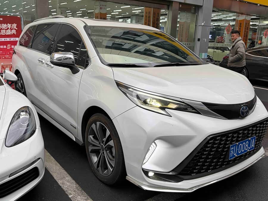 Toyota Granvia 2024 immagine di auto #9