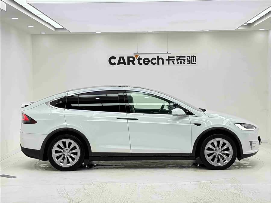Tesla Model X 2018 #9 Tesla Model X 2018 car image #9