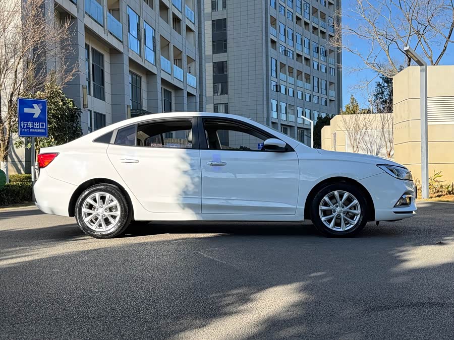 Roewe i5 2020 car image #9