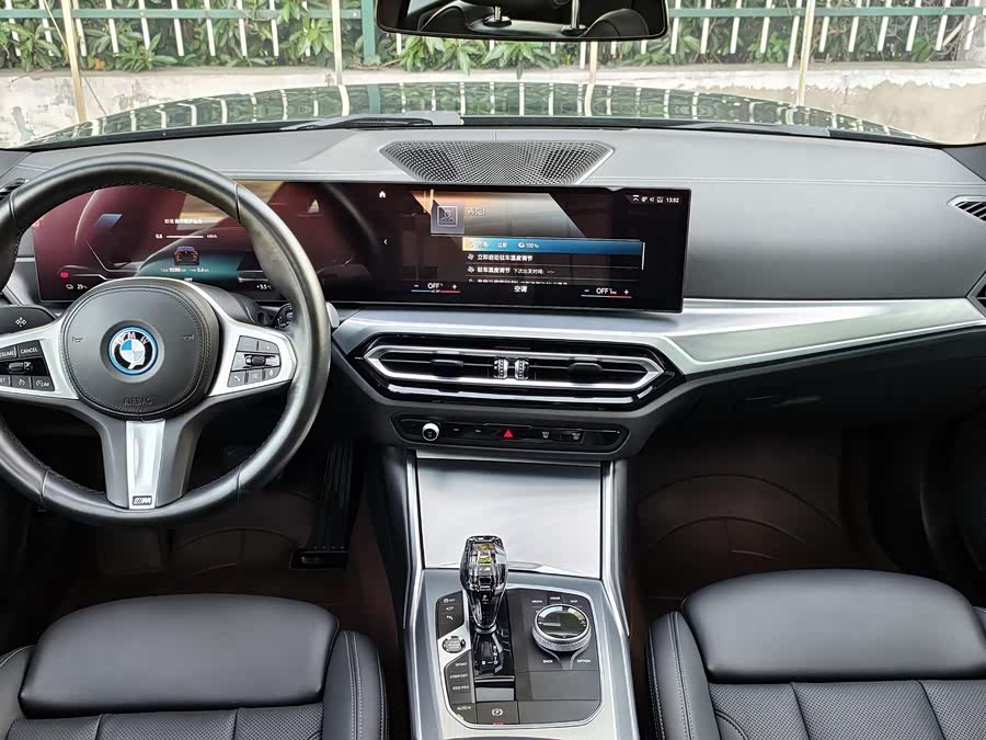 BMW i4 2023 car image #9