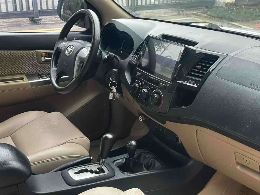 Toyota Fortuner 2018 immagine di auto #9