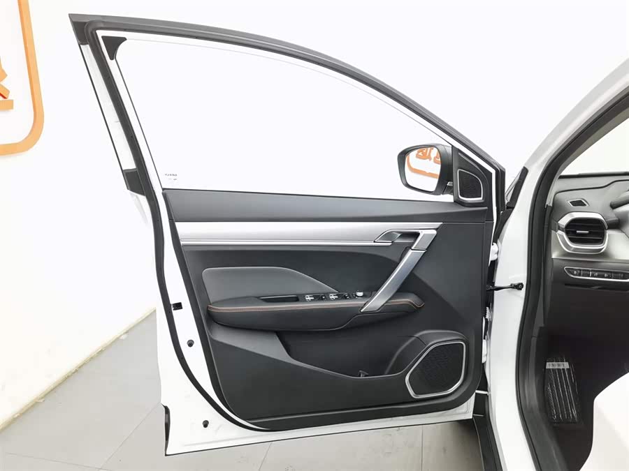 GEELY Coolray 2025 car image #9