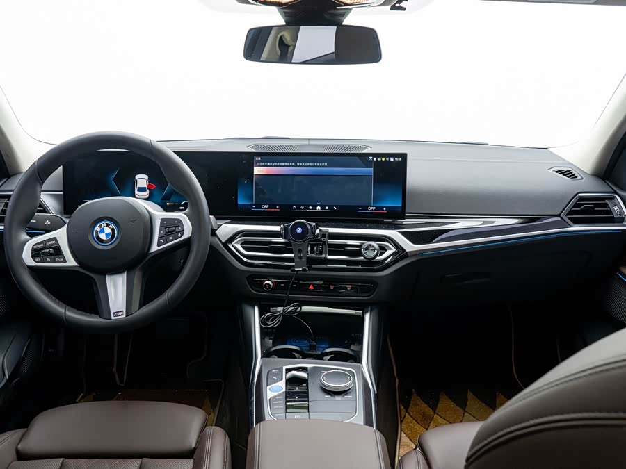 BMW i3 2024 car image #9